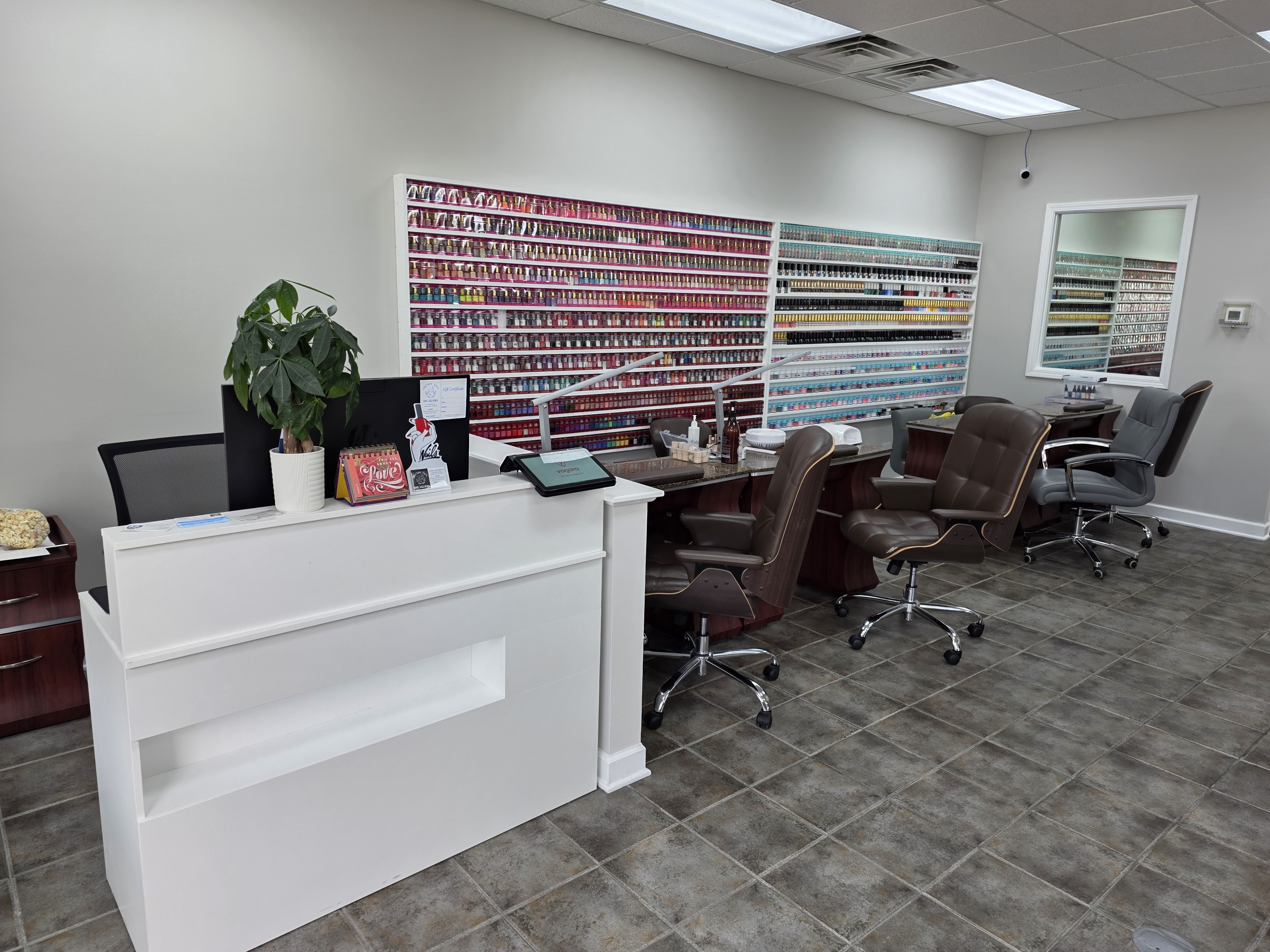 Lannie's Salon Interior